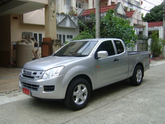 ขายยางใหม่และกระทะล้อเพิ่งจาถอดจากรถใหม่ป้ายแดง อีซูซุAll new isuzu 2014 ยาง 215-70-15