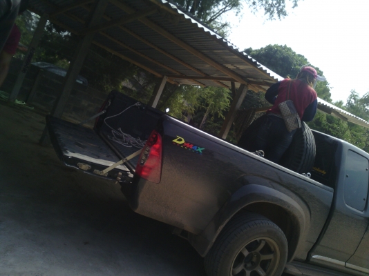 ระวัง 2 ผัวเมียหลอกขายยาง 10 ล้อ