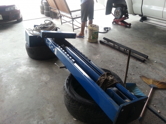 ขายลิฟท์ยกรถ สภาพ 90\% ใหม่มาก