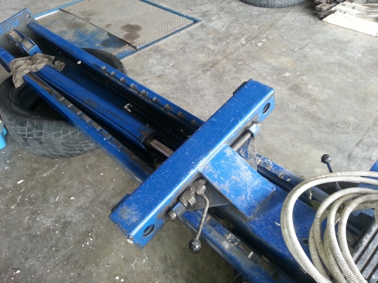 ขายลิฟท์ยกรถ สภาพ 90\% ใหม่มาก