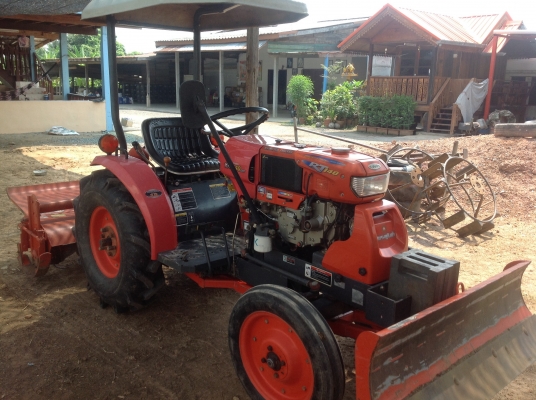 ปัญญาแทรคเตอร์มาแล้ว...จัดมาให้ครับ คูโบต้า KRT 140 PTO ใบมีด โรตาลี่ตราช้าง RX100 ผาน3 ล้อเหล็ก ทำงาน503ชม. พวงมาลัยเพาเวอร์ สภาพเดิมๆ ส่งทั่วไทยคับ