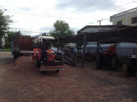 ปัญญาแทรคเตอร์มาแล้ว...จัดมาให้ครับ คูโบต้า KRT 140 PTO ใบมีด โรตาลี่ตราช้าง RX100 ผาน3 ล้อเหล็ก ทำงาน503ชม. พวงมาลัยเพาเวอร์ สภาพเดิมๆ ส่งทั่วไทยคับ