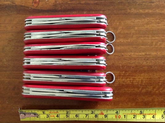 ขายมีด VICTORINOX เล่มละ 650 บาท รวมค่าจัดส่ง