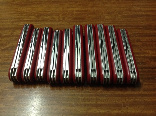 ขายมีด VICTORINOX เล่มละ 650 บาท รวมค่าจัดส่ง