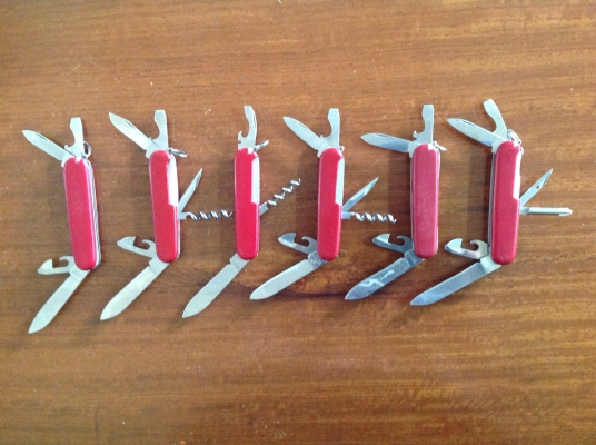 ขายมีด VICTORINOX เล่มละ 650 บาท รวมค่าจัดส่ง