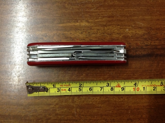 ขายมีด VICTORINOX ชุดใหญ่อุปกรณ์มากกว่า 10 ชนิด เล่มละ 1,000 บาท