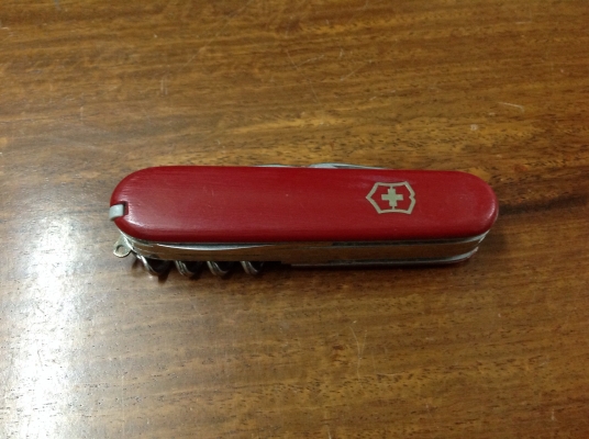 ขายมีด VICTORINOX ชุดใหญ่อุปกรณ์มากกว่า 10 ชนิด เล่มละ 1,000 บาท