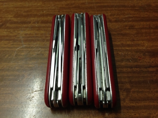 ขายมีดเอนกประสงค์ VICTORINOX เล่มละ 850 บาท