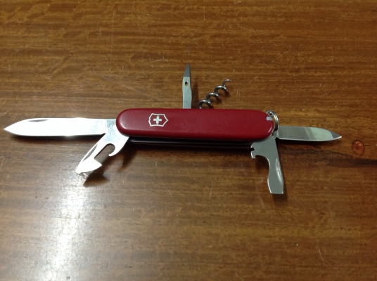 ขายมีดเอนกประสงค์ VICTORINOX เล่มละ 850 บาท