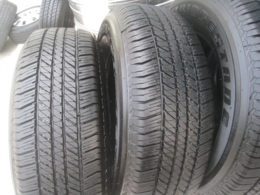 ยางถอดป้ายแดง fortuner bridgestone dueler h/t 684 265/65r17 ยางผลิตสัปดาห์ที่ 37-1เส้น 41-3เส้น ปี13 ตุ่มที่หน้ายางมีทุกเส้นครับ ขายทั้งชุด 19,000 บาทครับ ยางไซส์เดียวกับ bt-50, ranger, pajero ครับ สนใจติดต่อเล็กคลองสามครับ (081-3747940)