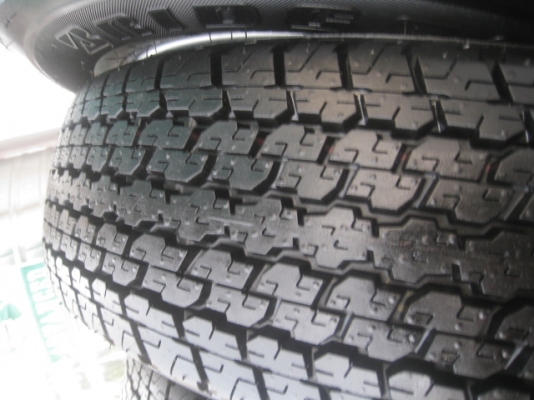 ขายล้อแม็กป้ายแดง nissan navara (4x2) 16"x6" et55 6h114.3 สีเงิน ยาง bridgestone dueler h/t 840 205r16 ยางผลิตสัปดาห์ที่ 42-1เส้น 44-3เส้น ปี13 ตุ่มที่หน้ายางมีทุกเส้นครับ ขายทั้งชุด 12,900 บาทครับ สนใจติดต่อเล็กคลองสามครับ (081-3747940)