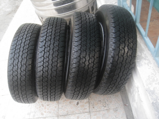 ขายล้อแม็กป้ายแดง nissan navara (4x2) 16"x6" et55 6h114.3 สีเงิน ยาง bridgestone dueler h/t 840 205r16 ยางผลิตสัปดาห์ที่ 42-1เส้น 44-3เส้น ปี13 ตุ่มที่หน้ายางมีทุกเส้นครับ ขายทั้งชุด 12,900 บาทครับ สนใจติดต่อเล็กคลองสามครับ (081-3747940)