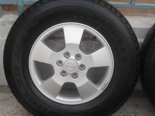 ขายล้อแม็กป้ายแดง nissan navara (4x2) 16"x6" et55 6h114.3 สีเงิน ยาง bridgestone dueler h/t 840 205r16 ยางผลิตสัปดาห์ที่ 42-1เส้น 44-3เส้น ปี13 ตุ่มที่หน้ายางมีทุกเส้นครับ ขายทั้งชุด 12,900 บาทครับ สนใจติดต่อเล็กคลองสามครับ (081-3747940)