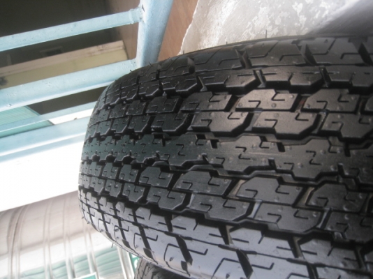 ขายล้อแม็กป้ายแดง nissan navara (4x2) 16"x6" et55 6h114.3 สีเงิน ยาง bridgestone dueler h/t 840 205r16 ยางผลิตสัปดาห์ที่ 42-1เส้น 44-3เส้น ปี13 ตุ่มที่หน้ายางมีทุกเส้นครับ ขายทั้งชุด 12,900 บาทครับ สนใจติดต่อเล็กคลองสามครับ (081-3747940)