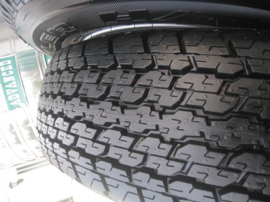 ขายล้อแม็กป้ายแดง nissan navara (4x2) 16"x6" et55 6h114.3 สีเงิน ยาง bridgestone dueler h/t 840 205r16 ยางผลิตสัปดาห์ที่ 42-1เส้น 44-3เส้น ปี13 ตุ่มที่หน้ายางมีทุกเส้นครับ ขายทั้งชุด 12,900 บาทครับ สนใจติดต่อเล็กคลองสามครับ (081-3747940)
