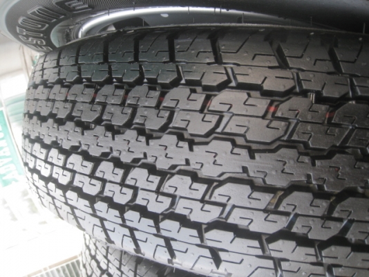 ขายล้อแม็กป้ายแดง nissan navara (4x2) 16"x6" et55 6h114.3 สีเงิน ยาง bridgestone dueler h/t 840 205r16 ยางผลิตสัปดาห์ที่ 42-1เส้น 44-3เส้น ปี13 ตุ่มที่หน้ายางมีทุกเส้นครับ ขายทั้งชุด 12,900 บาทครับ สนใจติดต่อเล็กคลองสามครับ (081-3747940)