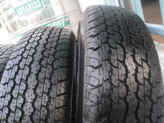 ขายล้อแม็กป้ายแดง nissan navara (4x2) 16"x6" et55 6h114.3 สีเงิน ยาง bridgestone dueler h/t 840 205r16 ยางผลิตสัปดาห์ที่ 42-1เส้น 44-3เส้น ปี13 ตุ่มที่หน้ายางมีทุกเส้นครับ ขายทั้งชุด 12,900 บาทครับ สนใจติดต่อเล็กคลองสามครับ (081-3747940)