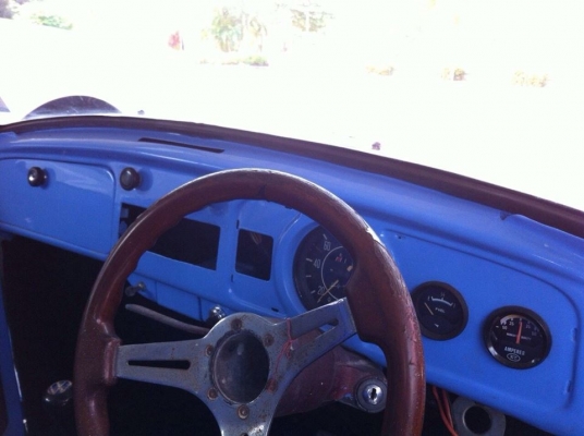 รถโฟล์คปี 1970 ตาตั้ง เครื่อง 1300 ทะเบียนแท้พร้อมโอน เหลือเก็บรายละเอียดภายในนิดหน่อย (เบาะหลัง) ขาย 120,000 บาทครับรับเทรินทุกรุ่นครับ  สนใจติดต่อ 0922659419,0899369986,0826336557