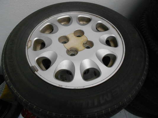 ขายล้อแม็ก Colora(3 ห่วง)ขอบ 14 พร้อมยางสภาพใช้งานได้ปกติ 1 ชุด