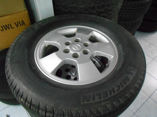 ขายล้อแม็ก Nissan Navara ขอบ 16 พร้อมยางมิชลินสภาพพร้อมใช้ 1 ชุด/เทิร์นได้-ใส่ฟรีค่ะ