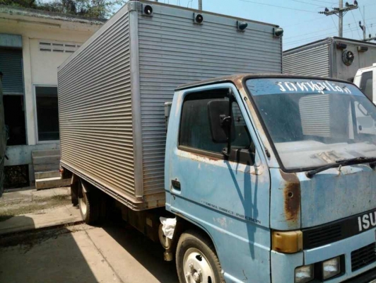 ขายISUZU 6 ล้อ  NKR 110 แรง รถห้างแท้ ปี 95. เกียร์สั้น หัวเก๋งเดิมบาง ไม่ผุ ครัทซีสวยมาก ขาย 300,000 บาท