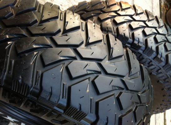 ขายยาง Mud Maxxis Mt764 Big Horn  265 75 R16  ปี 2611