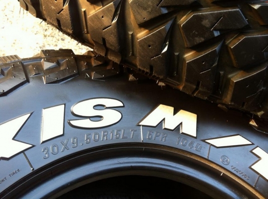 ขายยาง Mud Maxxis Mt764 Big Horn 30 9.5 R15 สวยๆ ขายยาง Mud Maxxis Mt764 Big Horn 30 9.5 R15 สวยๆ