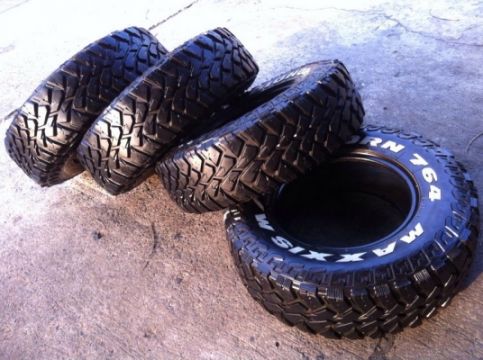 ขายยาง Mud Maxxis Mt764 Big Horn 30 9.5 R15 สวยๆ ขายยาง Mud Maxxis Mt764 Big Horn 30 9.5 R15 สวยๆ
