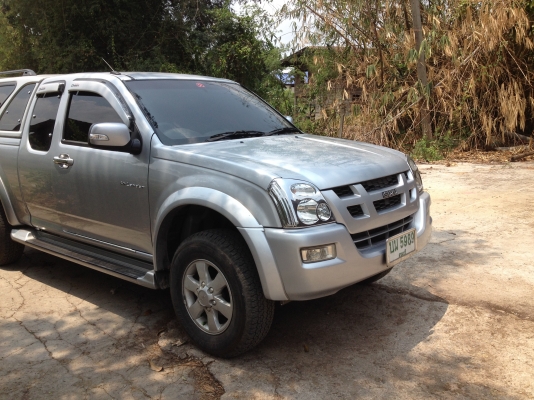 ขายอีกแล้วครับ อีซูชุ D-MAD HI LANDER แค็บ ปี05 ครับ มีหลังคาพร้อม