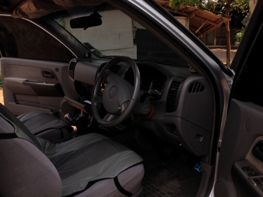 ขายอีกแล้วครับ อีซูชุ D-MAD HI LANDER แค็บ ปี05 ครับ มีหลังคาพร้อม