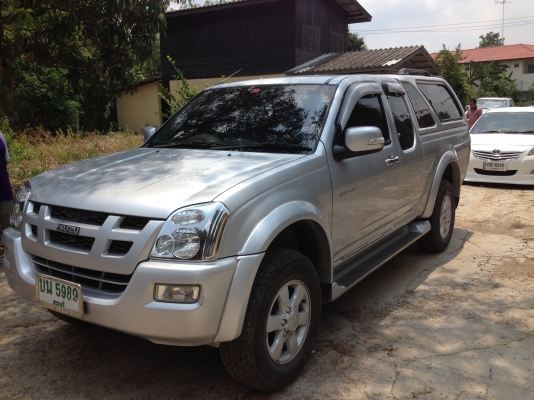 ขายอีกแล้วครับ อีซูชุ D-MAD HI LANDER แค็บ ปี05 ครับ มีหลังคาพร้อม