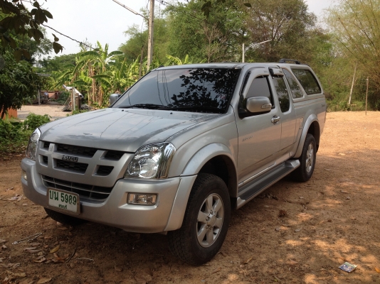 ขายอีกแล้วครับ อีซูชุ D-MAD HI LANDER แค็บ ปี05 ครับ มีหลังคาพร้อม