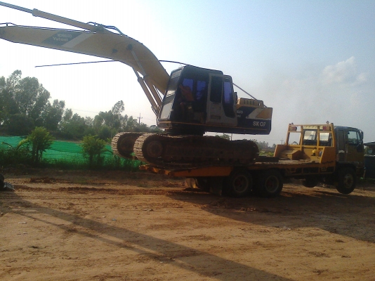 สิบล้อสองเพลาบรรทุกแบคโฮ  รถเกี่ยว สวยๆ  680000