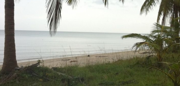 ขาย .ที่ติดทะเล สวย ๆ หน้าติดทะเล . หลังติดถนน 1-2ไร่