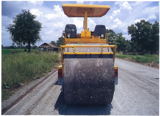 รถบดถนนสามล้อเหล็ก R2