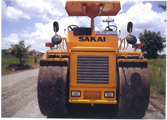 รถบดถนนสามล้อเหล็ก R2