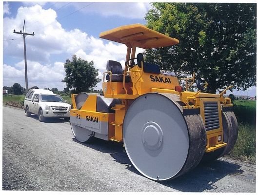 รถบดถนนสามล้อเหล็ก R2