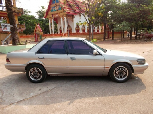 NISSAN BLUEBIRD เครื่อง 2000cc หัวฉีด ช่วงล่างดี ดิสหน้าและหลัง พร้อมใช้งานu12 สวยๆ ดิส4ล้อ ติดแก๊ส LPG ประหยัดมาก