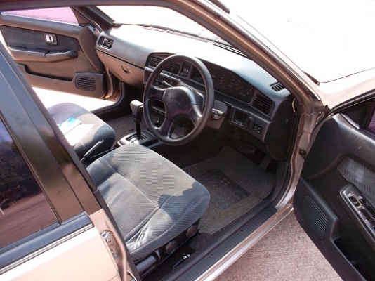 NISSAN BLUEBIRD เครื่อง 2000cc หัวฉีด ช่วงล่างดี ดิสหน้าและหลัง พร้อมใช้งานu12 สวยๆ ดิส4ล้อ ติดแก๊ส LPG ประหยัดมาก