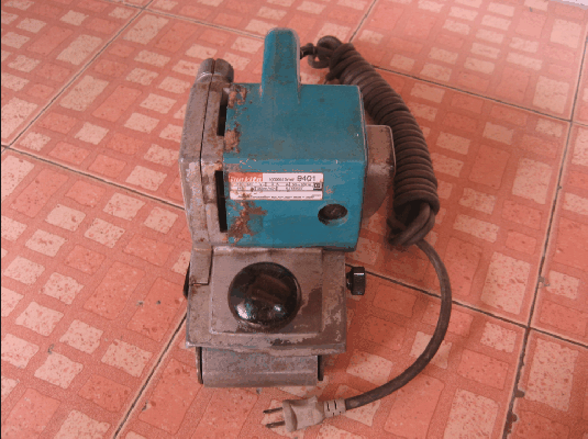 ขายเครื่องขัดกระดาษทราย Makita แท้ๆสักตัวคับ Model 9401.