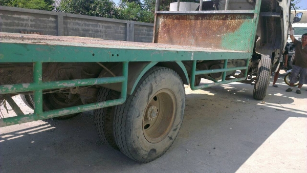 หกล้อพื้นเรียบ HINO เครื่องEH700 ยางใหม่ พร้อมใช้ หกล้อพื้นเรียบ HINO เครื่องEH700 ยางใหม่ พร้อมใช้