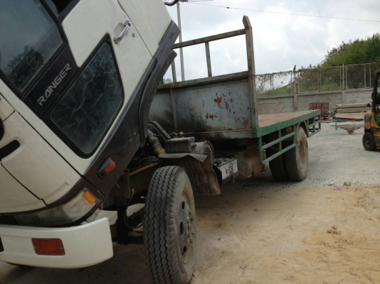 หกล้อพื้นเรียบ HINO เครื่องEH700 ยางใหม่ พร้อมใช้ หกล้อพื้นเรียบ HINO เครื่องEH700 ยางใหม่ พร้อมใช้
