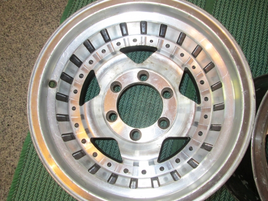 ขายล้อ 15x8.5 et -25 6รู   2วง 4000