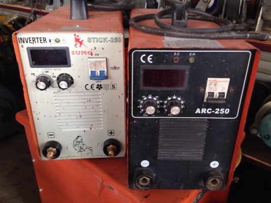 ขายตู้เชื่อม Inverter ขนาด 250 มี 2 ตัวครับ คนละยี่ห้อ ตัวละ 6500 บาท