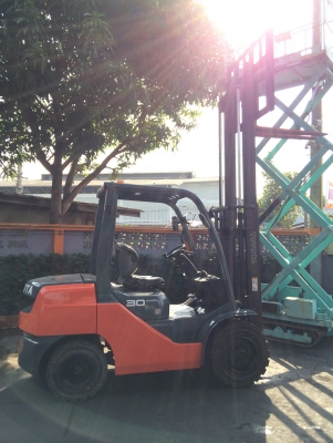 ขาย ฟอร์คลิฟท์   toyota รุ่น8FD30 (ดีเซล) 086-7809400 ถูกๆกว่า ใช้ดีมาก ๆ