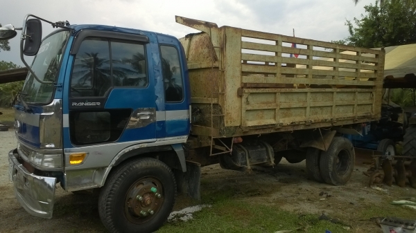 HINO FF173 6ล้อดั้มช่วงยาว ดั้ม4.5ม.เครื่องดีมาก168แรง หัวเก๋งนอกสวย... HINO FF173 6ล้อดั้มช่วงยาว ดั้ม4.5ม.เครื่องดีมาก168แรง หัวเก๋งนอกสวย...