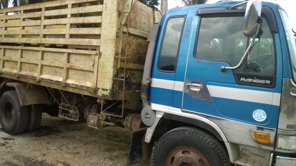 HINO FF173 6ล้อดั้มช่วงยาว ดั้ม4.5ม.เครื่องดีมาก168แรง หัวเก๋งนอกสวย... HINO FF173 6ล้อดั้มช่วงยาว ดั้ม4.5ม.เครื่องดีมาก168แรง หัวเก๋งนอกสวย...