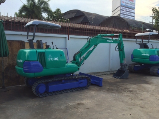 รถขุด KOMATSU PC30R เทียบเท่ารุ่น7 มือสอง นำเข้าจากญี่ปุ่น ทำสี พร้อมใช้งาน