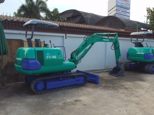 รถขุด KOMATSU PC30R เทียบเท่ารุ่น7 มือสอง นำเข้าจากญี่ปุ่น ทำสี พร้อมใช้งาน