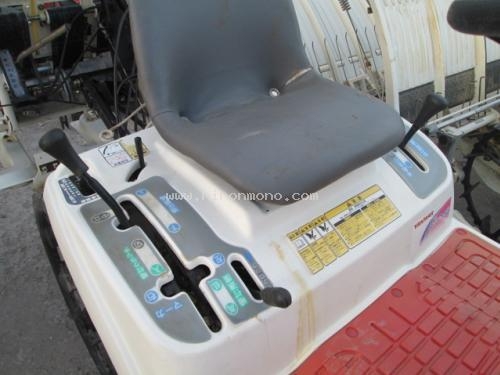 รถปลูกข้าวดำนาแบบนั่งขับ รหัสสินค้า : 13001432 ยี่ห้อ : YANMAR รุ่น : Pe-40